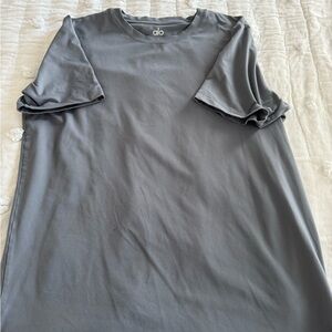 ALO Yoga Men's Charcoal Short Sleeve Tee
